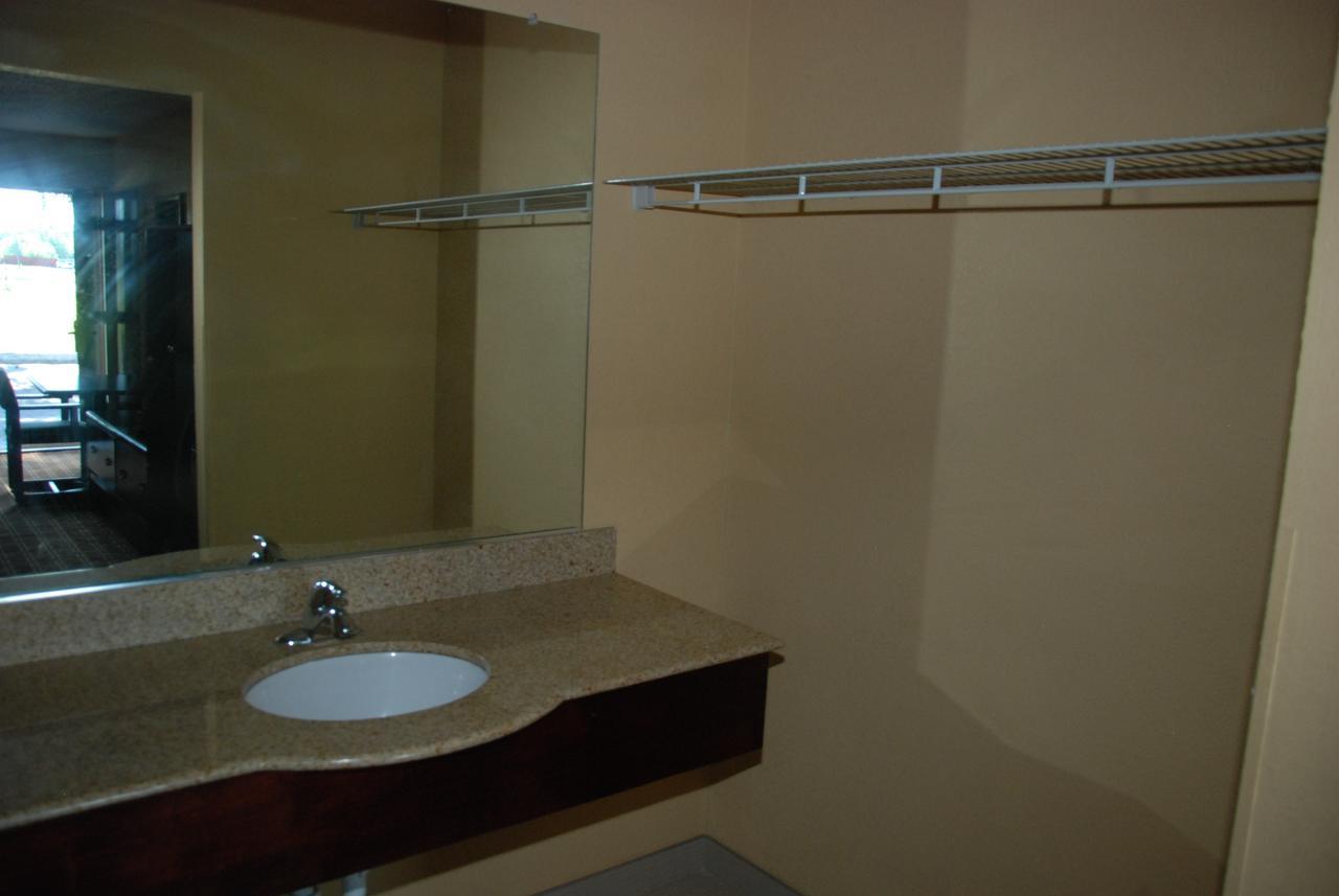 Mount Laurel Motel Hazleton Ngoại thất bức ảnh